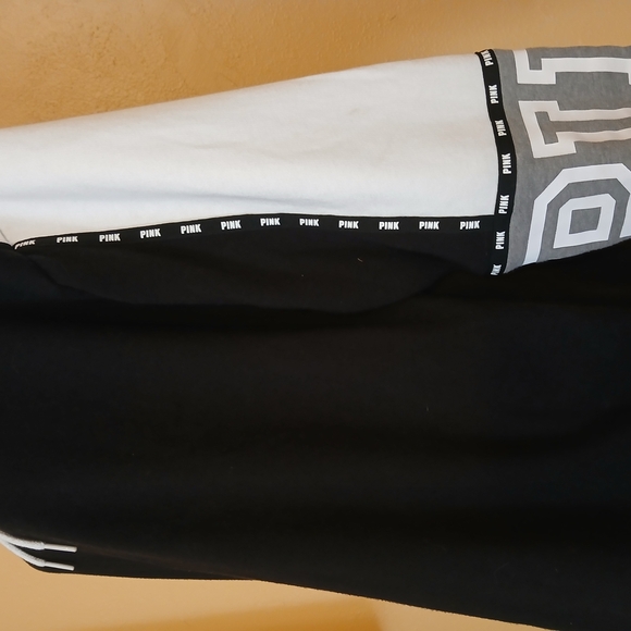 PINK Campus Cowl Black And White - Picture 4 of 10